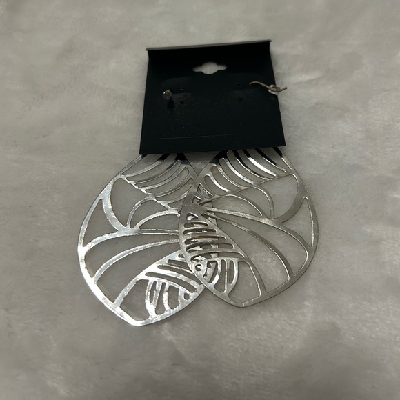 Silver dangle drop earrings - Picture 3 of 3